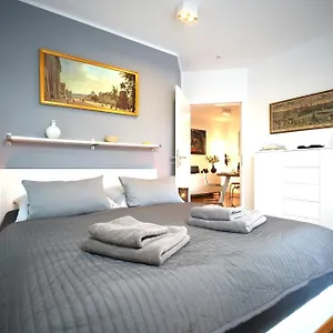 The Getaway / 80qm In Berlin's Historic Diplomatic Quarter Apartment